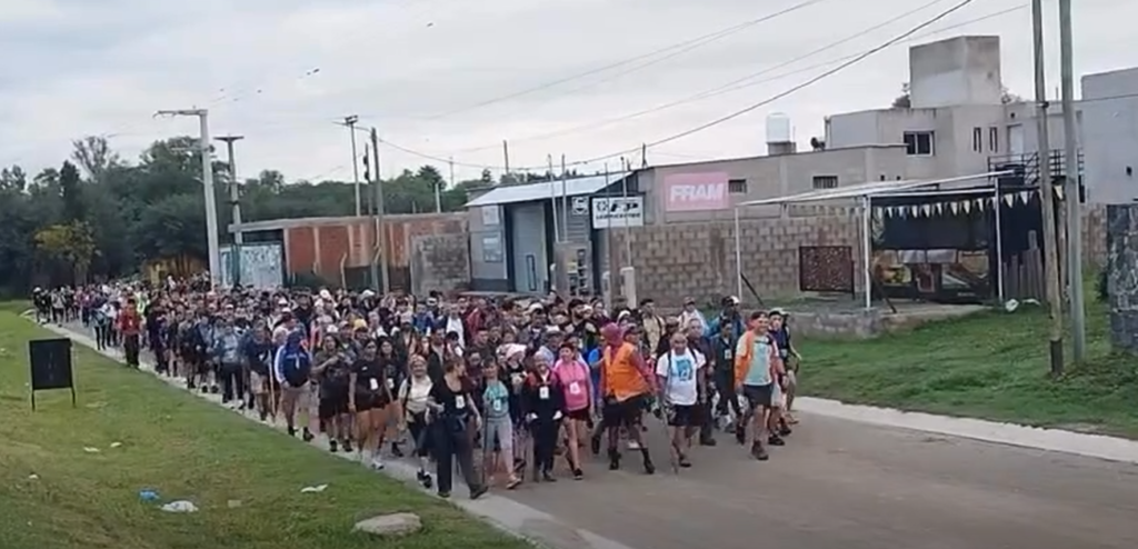 La espiritualidad del camino: por qué miles de personas peregrinan siguiendo las huellas de Brochero